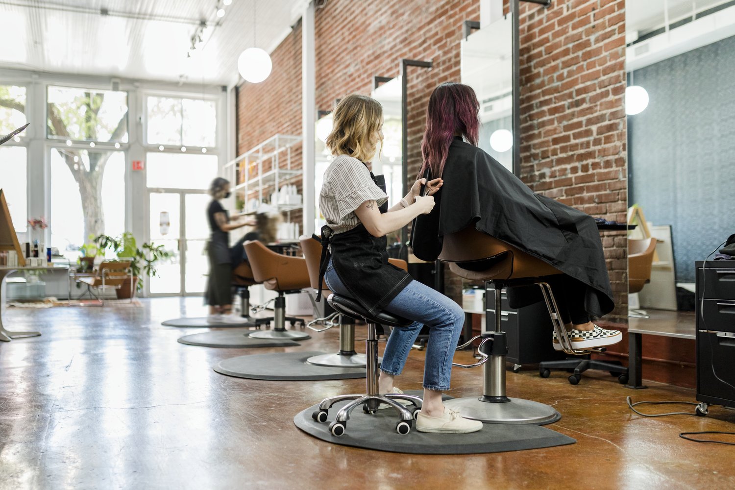 Jakie zmiany w VAT czekają właścicieli salonów beauty w 2025 roku?